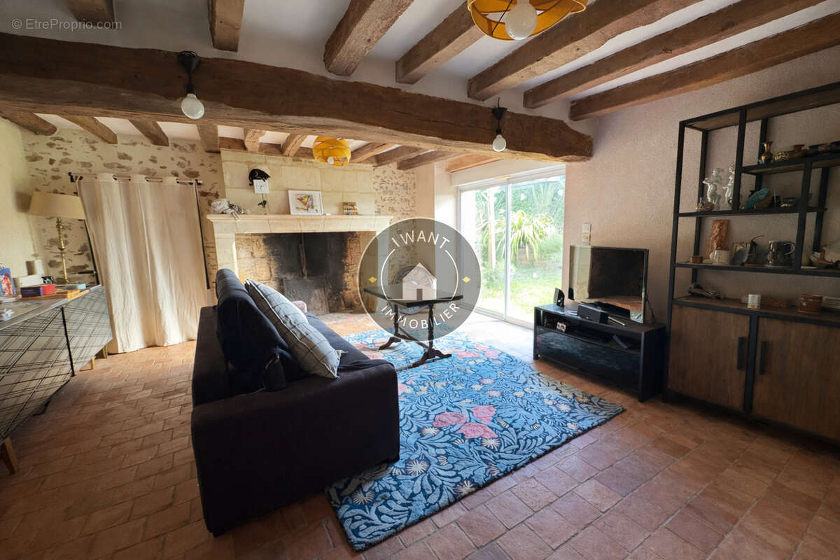 Maison à SAINT-REMY-LA-VARENNE