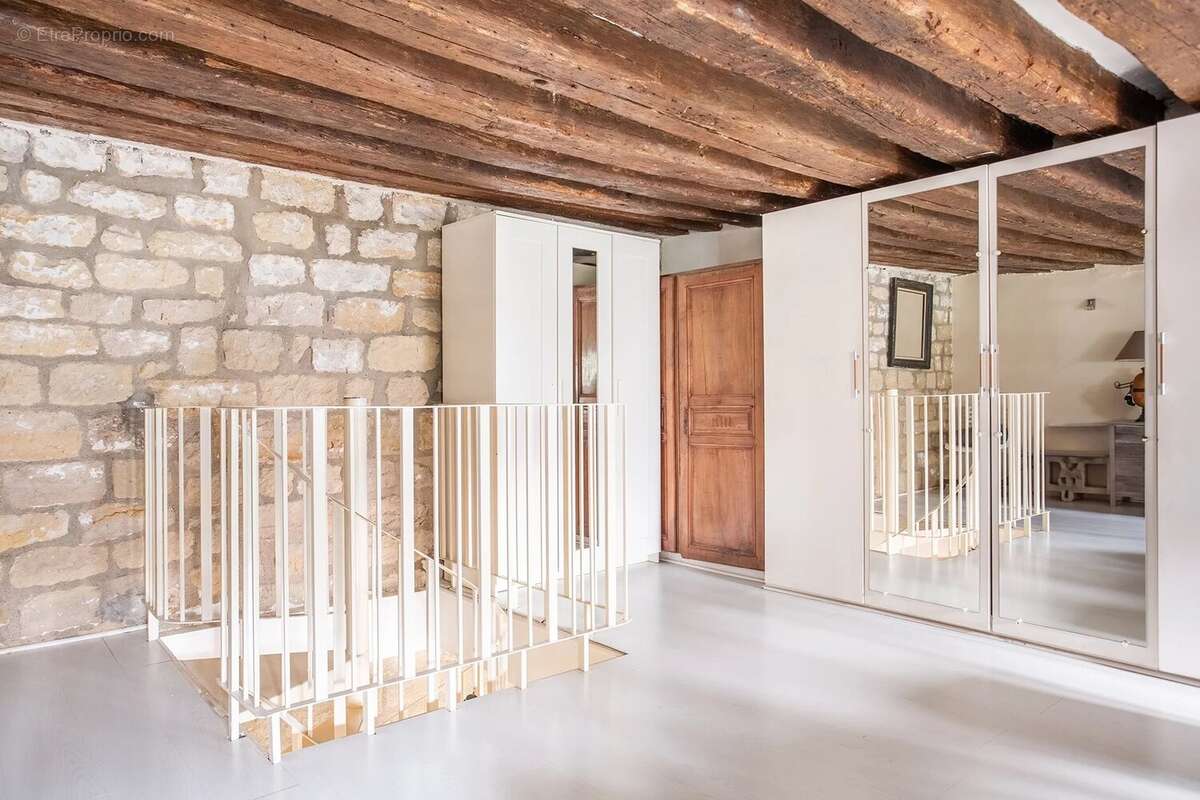 Appartement à PARIS-3E