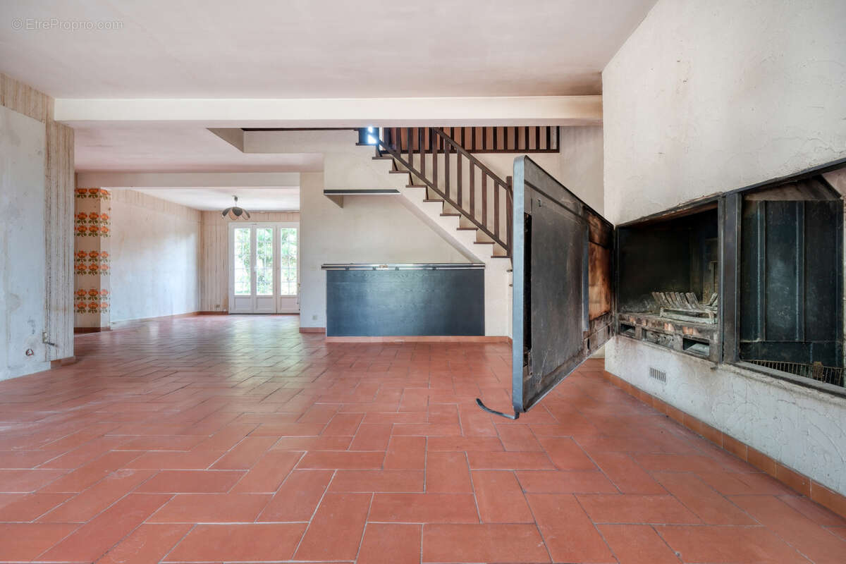 Maison familiale 10 pieces - 6 chambres - sous sol total - terrain de 1800m2 - photo 5