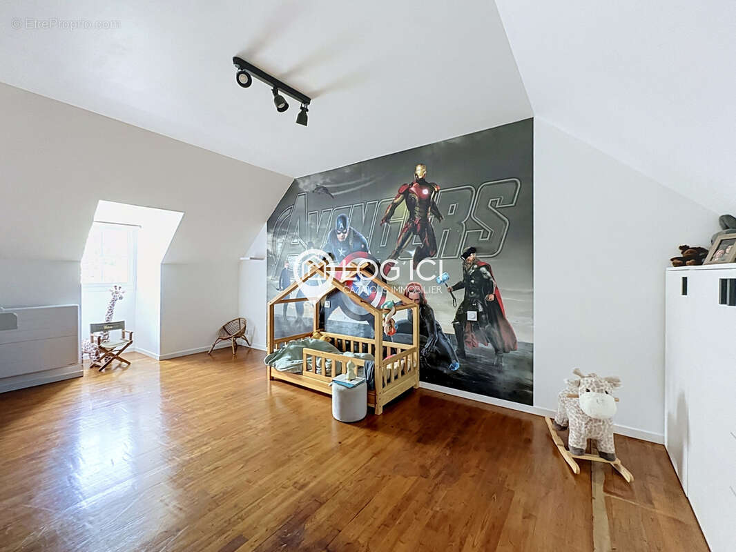 LESTELLE-BETHARRAM - Vente Maison familiale 4 chambres avec piscine et double garage - photo 16