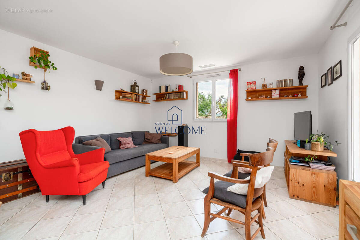 Maison à MONTBAZIN