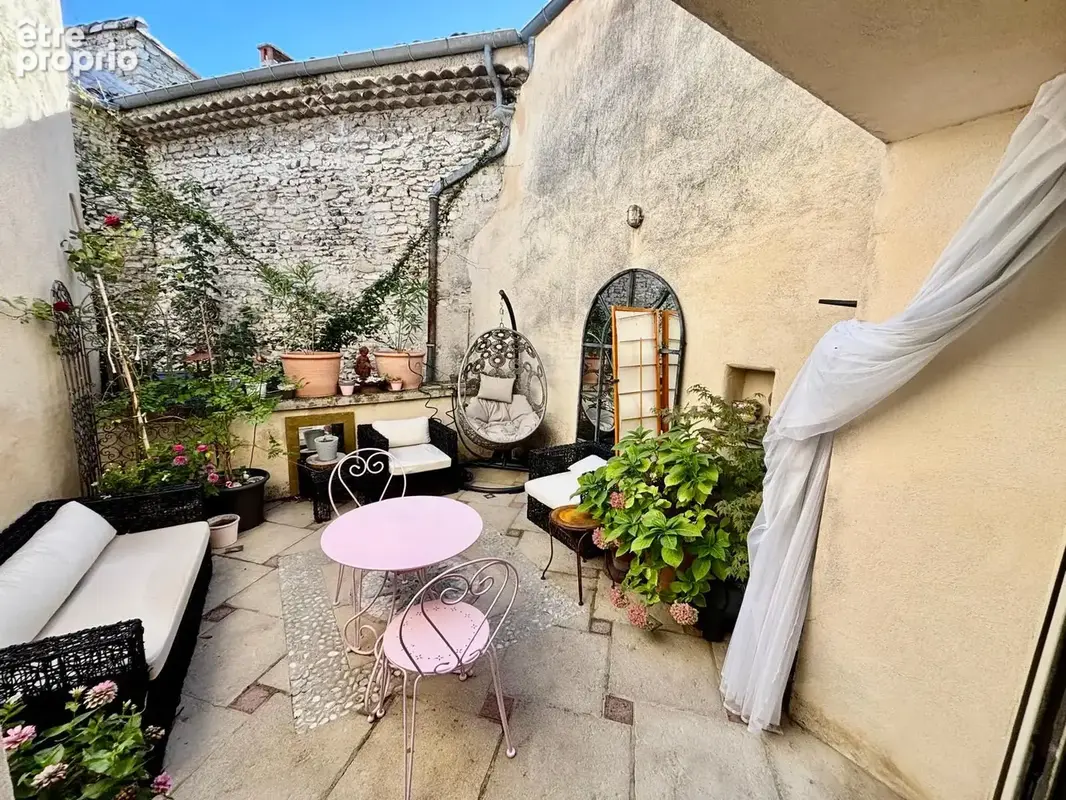 TAULIGNAN- Maison de village pleine de charme avec terrasse. - photo 36