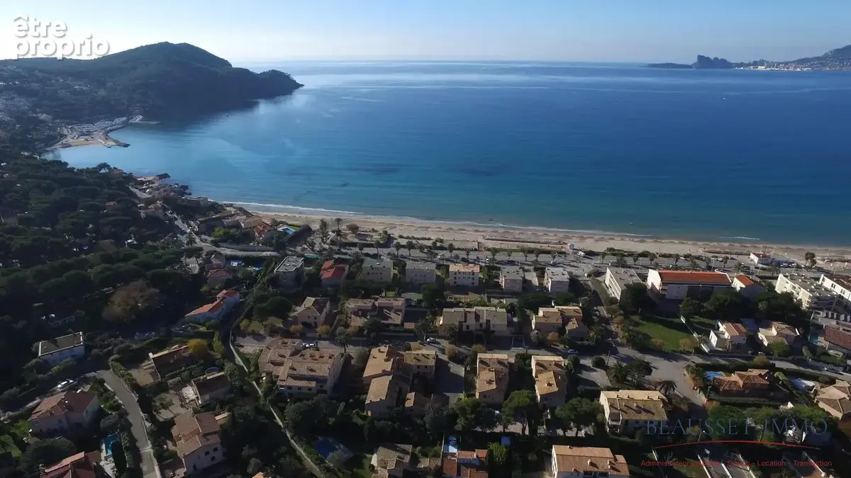 Photo Appartement à Saint-Cyr-Sur-Mer au prix de 357 000€