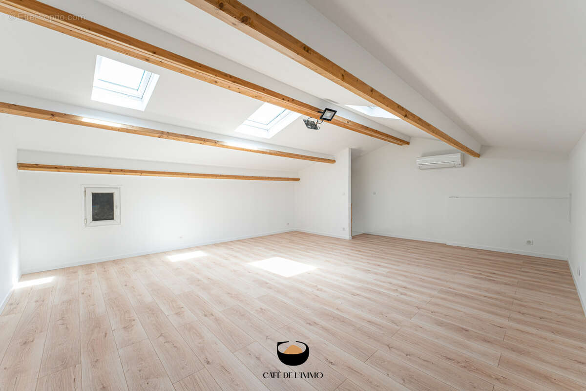 Appartement à MARSEILLE-6E