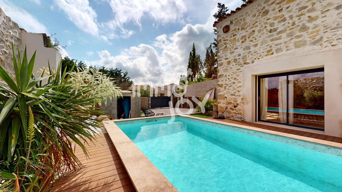 Maison à OUVEILLAN