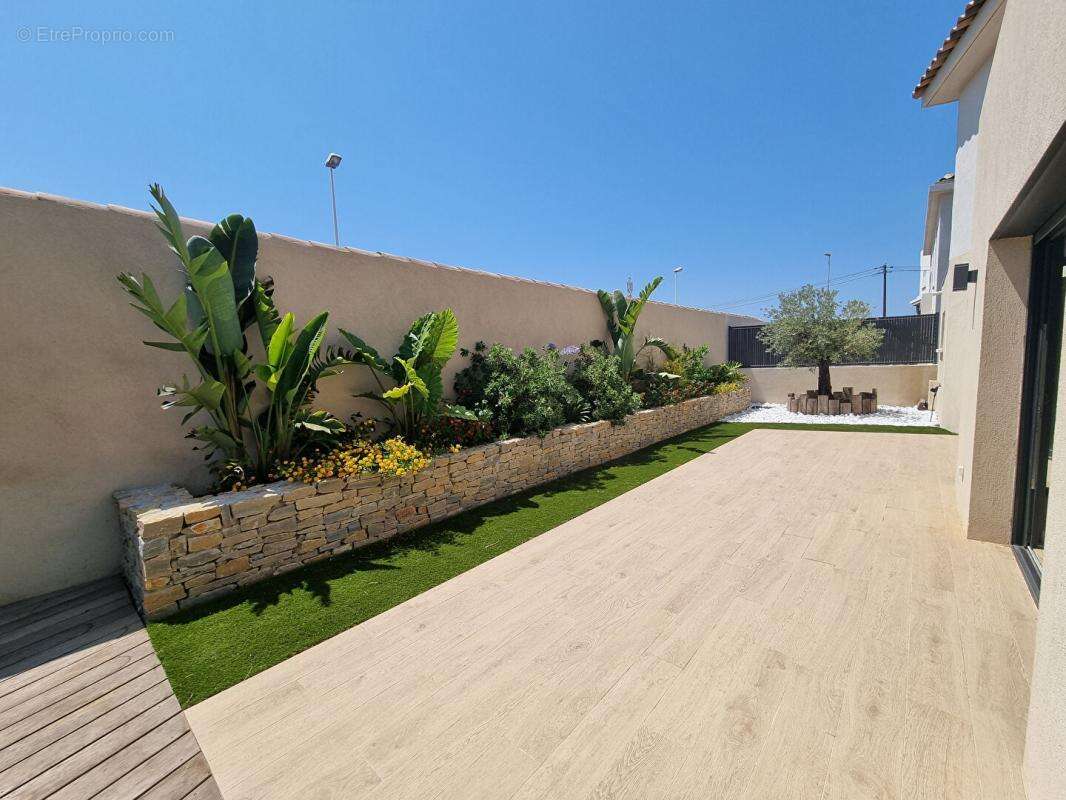 Maison à SAINT-CYR-SUR-MER