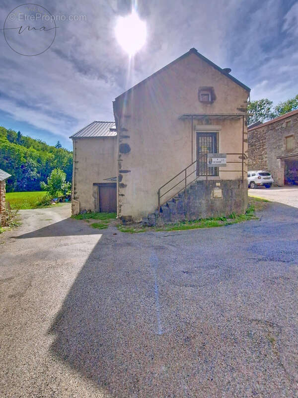 Maison à MURAT-SUR-VEBRE
