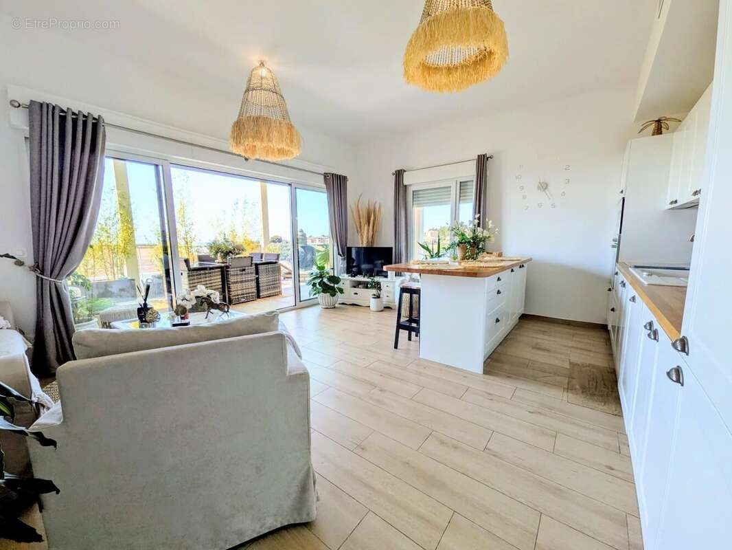 Appartement à VILLENEUVE-LOUBET