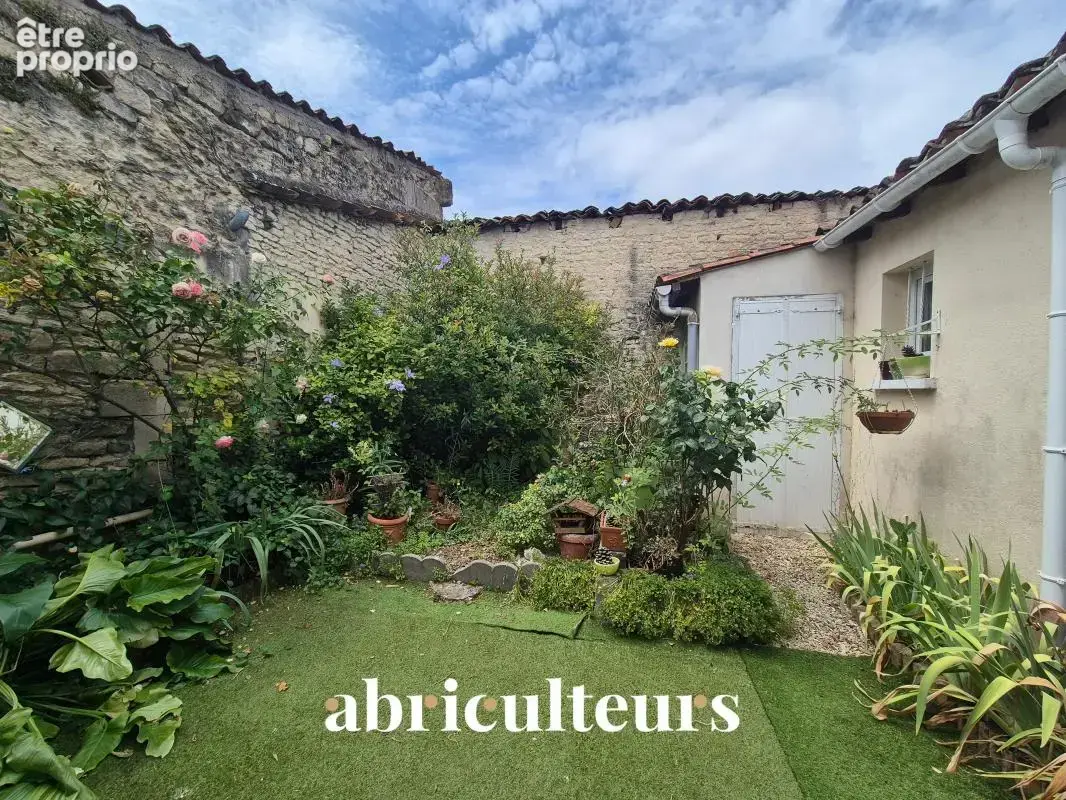 Maison de ville de plein pied d'environ 80m² en vente à Cognac (16100) - photo 5