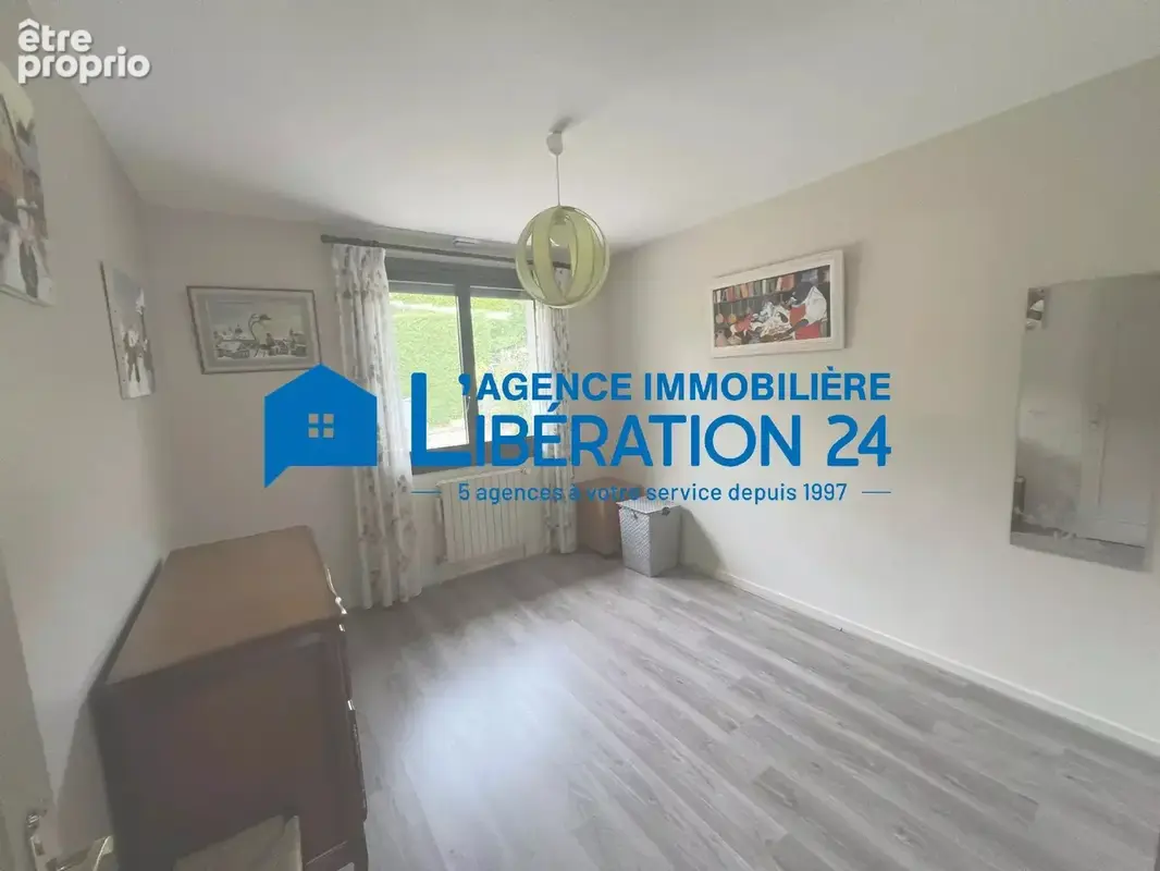 Maison familiale de 193 m² à Saint-Genest-Lerpt - photo 15