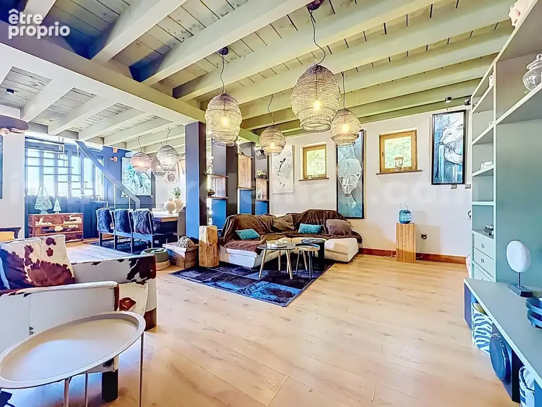 Appartement_T4_Araches_la_frasse_les_carroz_terrasse_balcon_belle_superficie_proche_prox_frontière_Suisse_direction_GENEVE_autoroutes_investissement_locatif_vente_vue_séjour_cuisine_ouverte_calme_nature