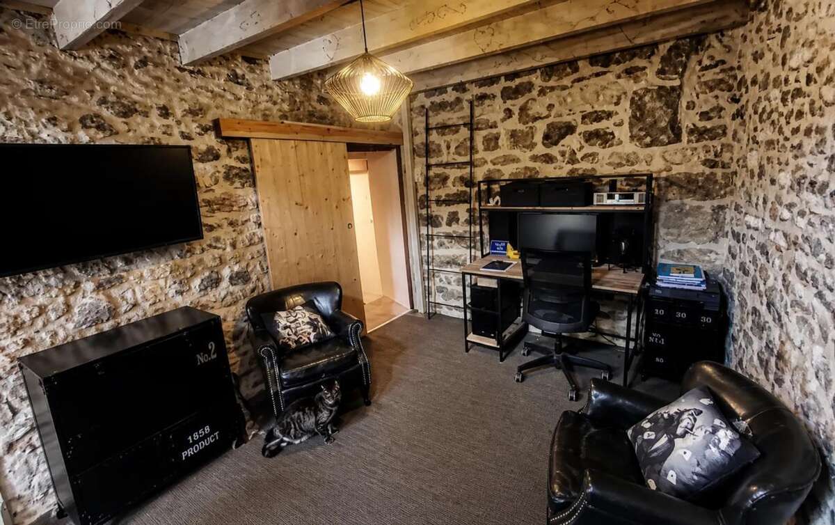 Maison de 10 pièces de 196 m² à Saint-Paul-le-Jeune - photo 16
