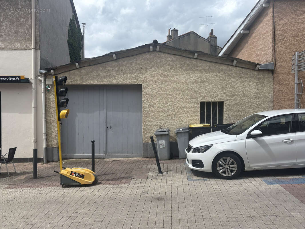 Commerce à LA FOUILLOUSE