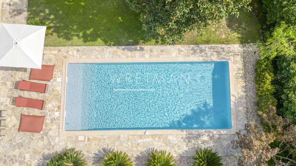 Maison à ROQUEFORT-LES-PINS