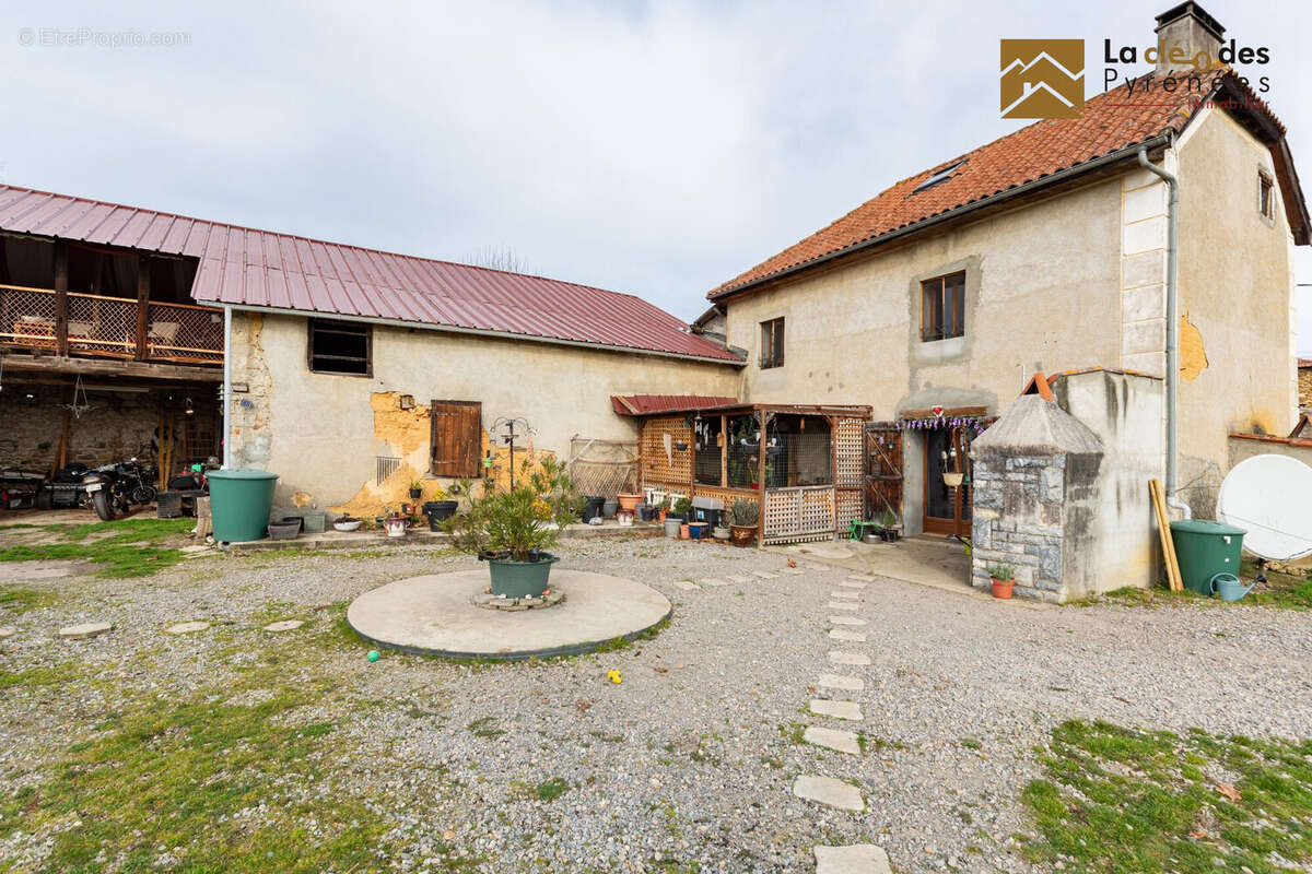 Maison à CASTELBAJAC