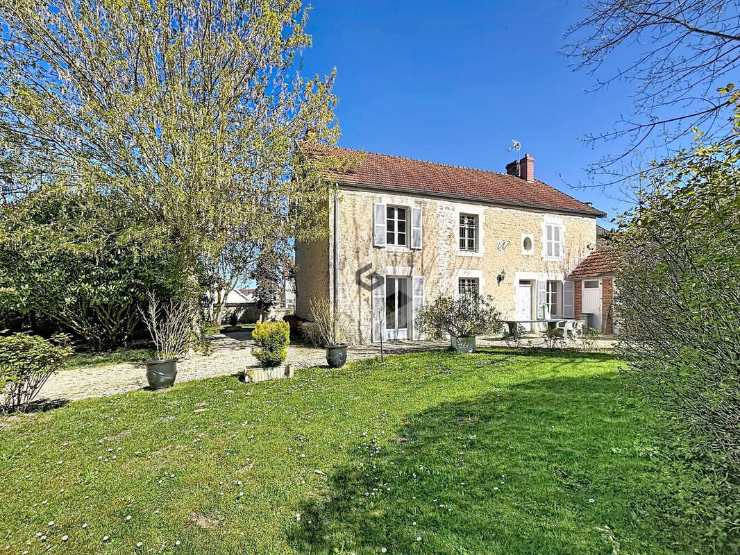 Maison 241 m² à Villers-Franqueux  - photo 3