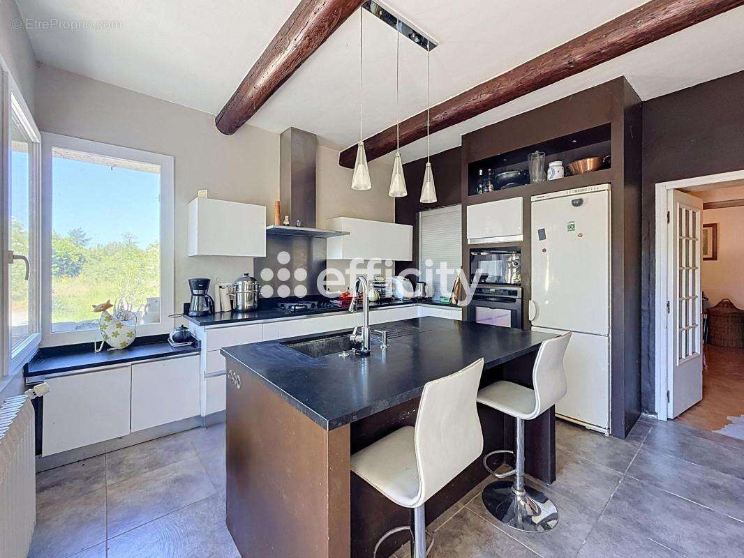 Maison 178 m² à Saint-Remy-De-Provence  - photo 4