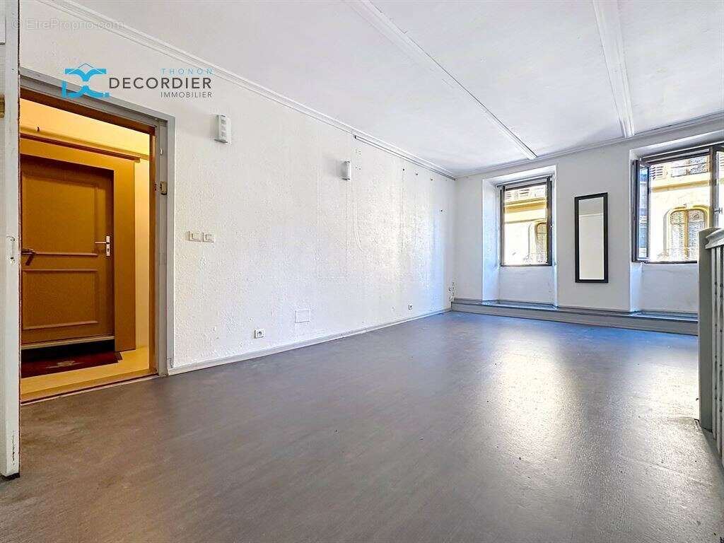 Commerce à EVIAN-LES-BAINS