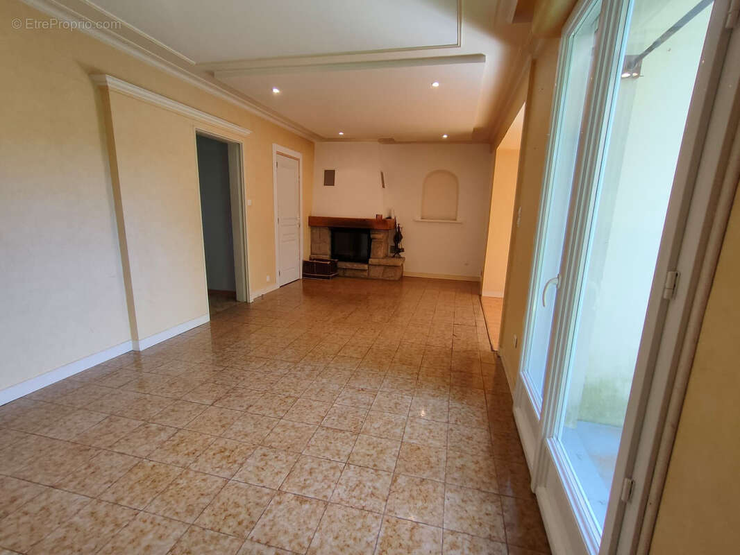 Maison à SAINT-THONAN