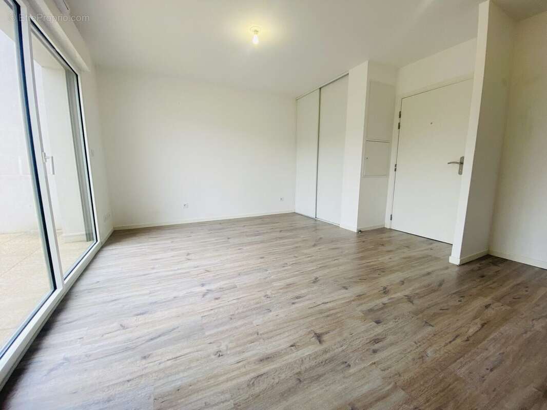 Appartement à LA VILLE-AUX-DAMES