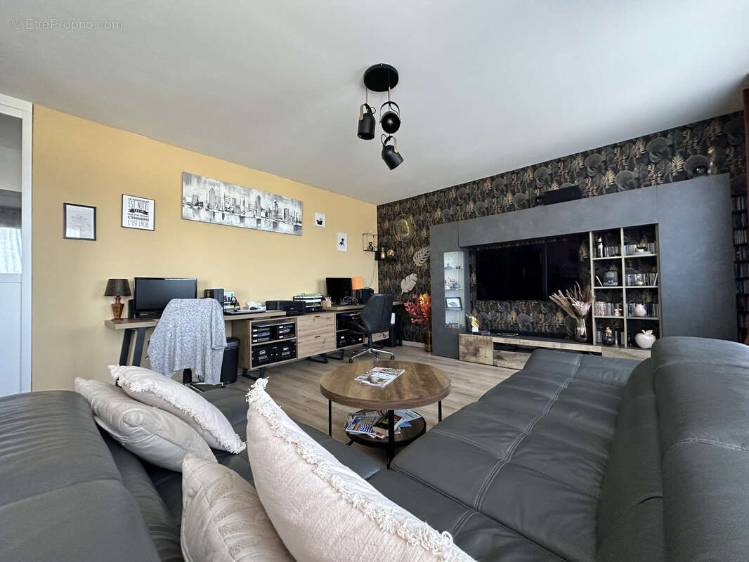 Ensemble immobilier rénové comprenant une maison principale et un gîte avec piscine - photo 5