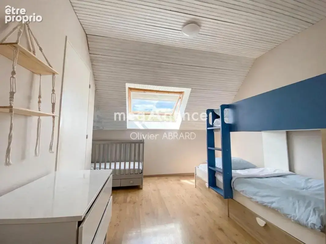 Maison bourg 202 m2 4 chambres terrain 606 m2 - photo 10