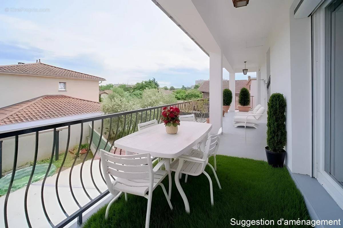 Appartement à MEYZIEU