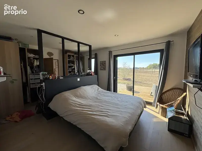 Maison de plain-pied avec 3.25 ha et écuries. - photo 8
