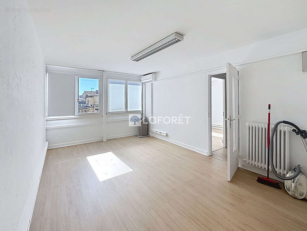Bureaux Cagnes Sur Mer 38.58 m2 - photo 2