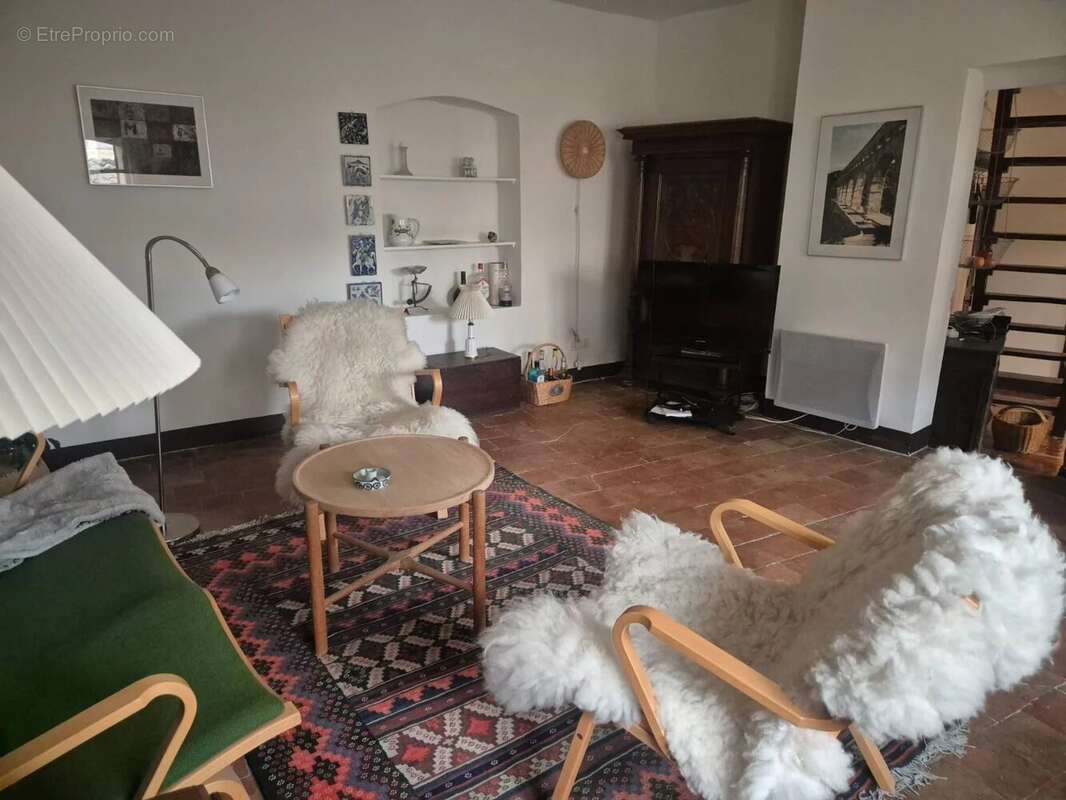 Appartement à COTIGNAC