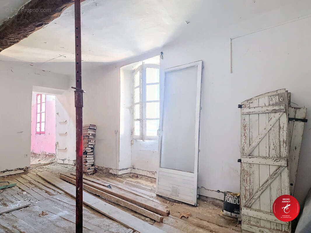 Maison à MONTFERRAT