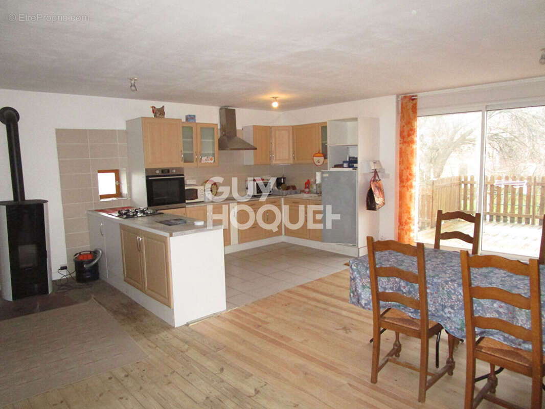 Maison 110 m² à Mazeyrat-D'allier  - photo 8
