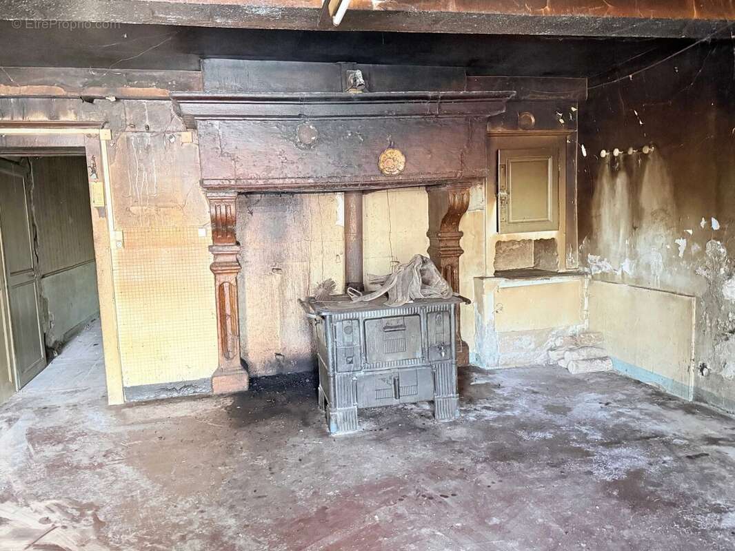 Charmante petite ferme-château entièrement à rénover - photo 5