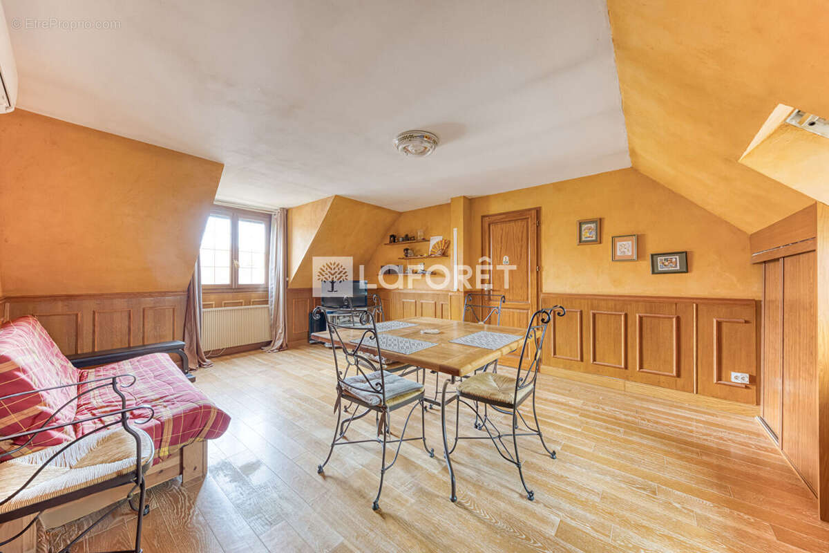 Maison à LA QUEUE-EN-BRIE