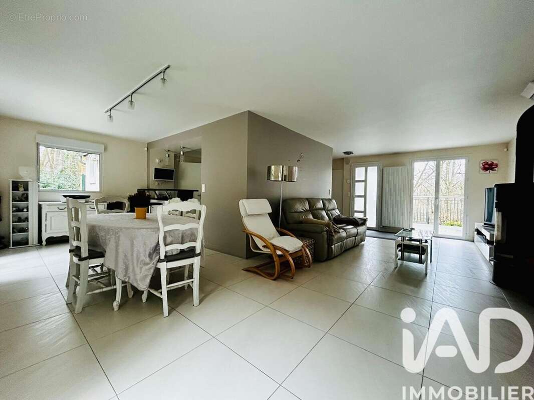 Photo 4 - Maison à BURES-SUR-YVETTE