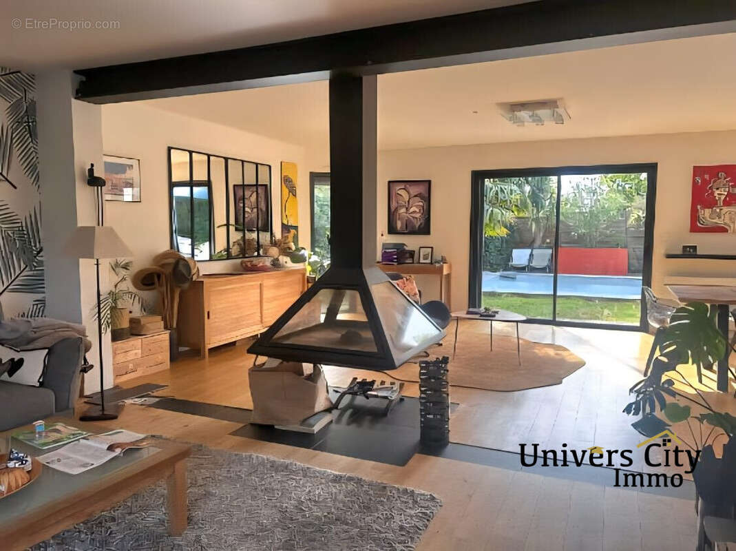 Maison à SAINTE-LUCE-SUR-LOIRE