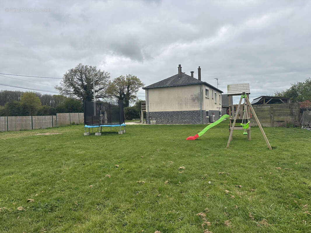 Maison à GRUGE-L'HOPITAL