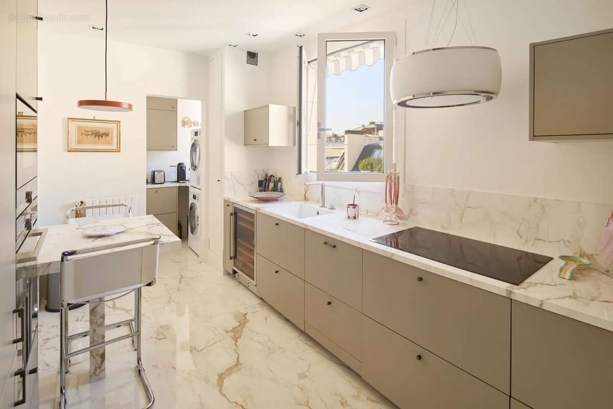 Appartement à PARIS-7E