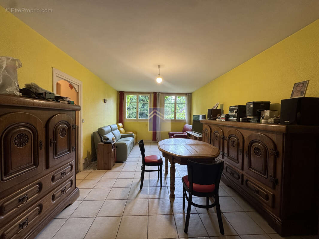 Appartement à COURBEVOIE