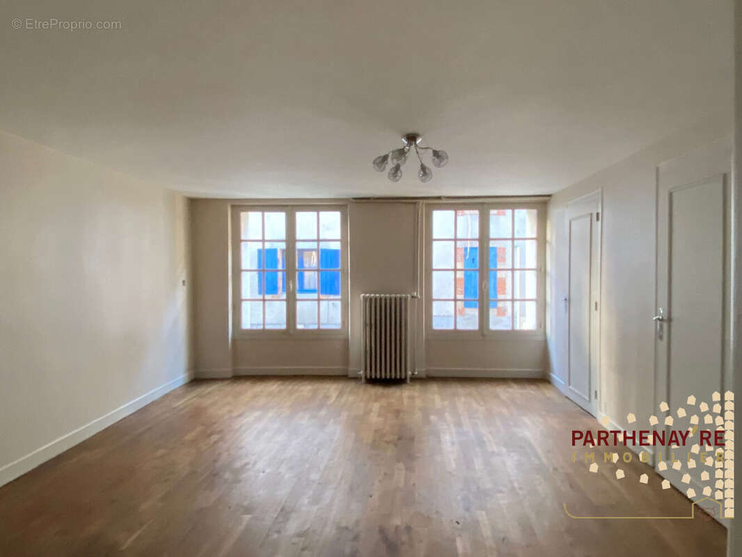 Maison à PARTHENAY