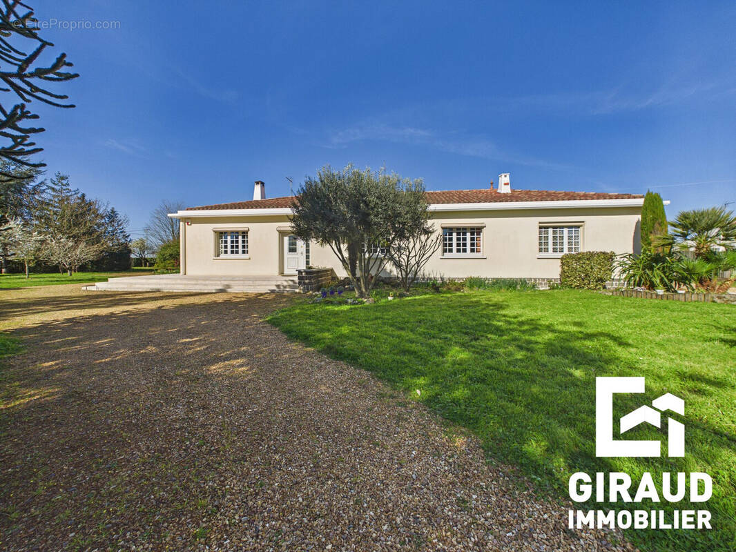 Maison à FONTENAY-LE-COMTE