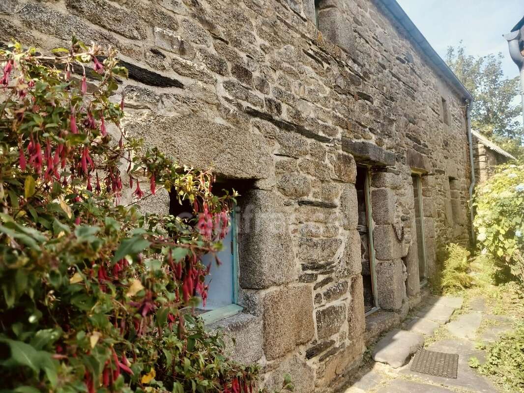 Ensemble immobilier de caractère en pierre au cœur des Monts d’Arrée - photo 2