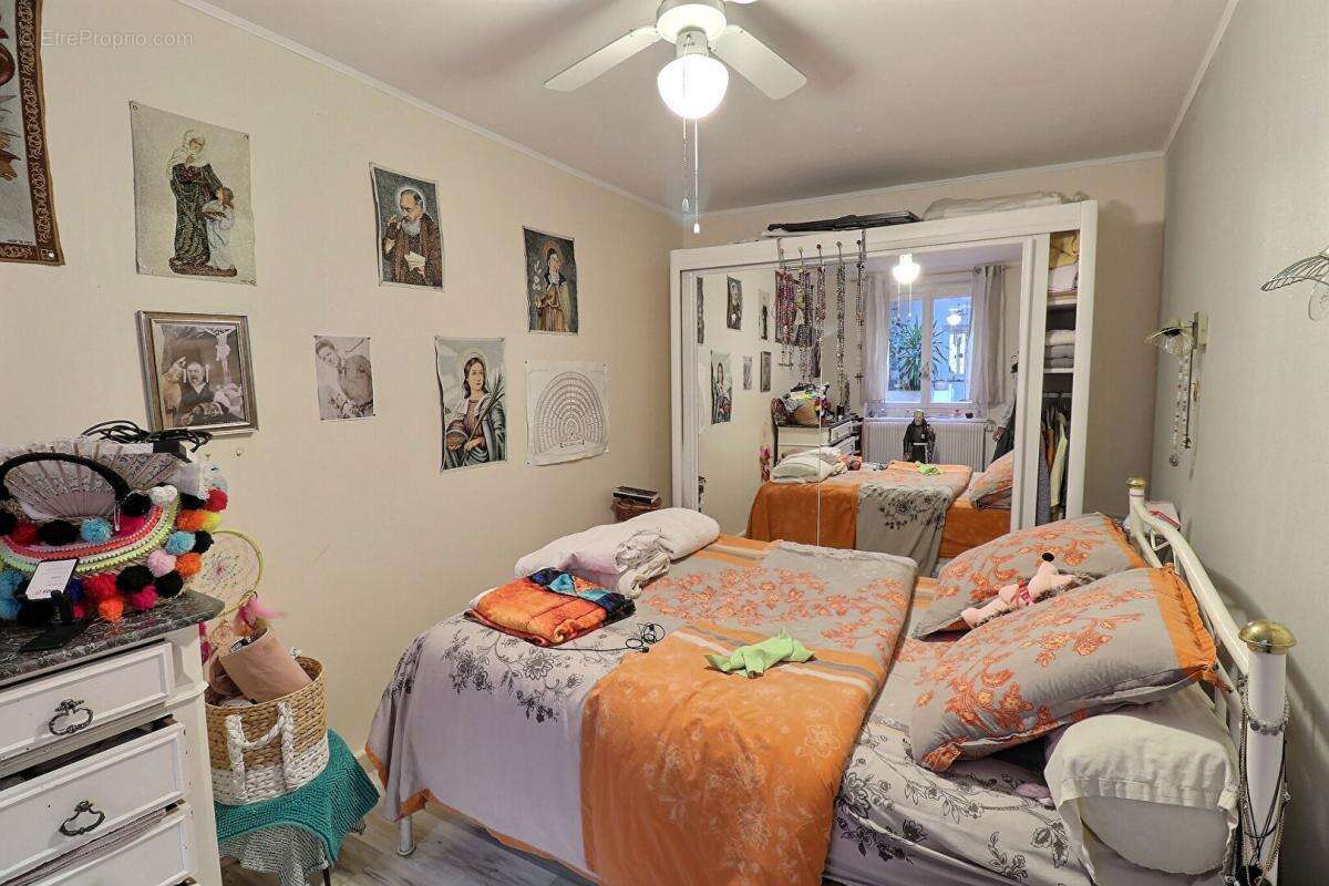 Appartement à BAGNOLS-SUR-CEZE