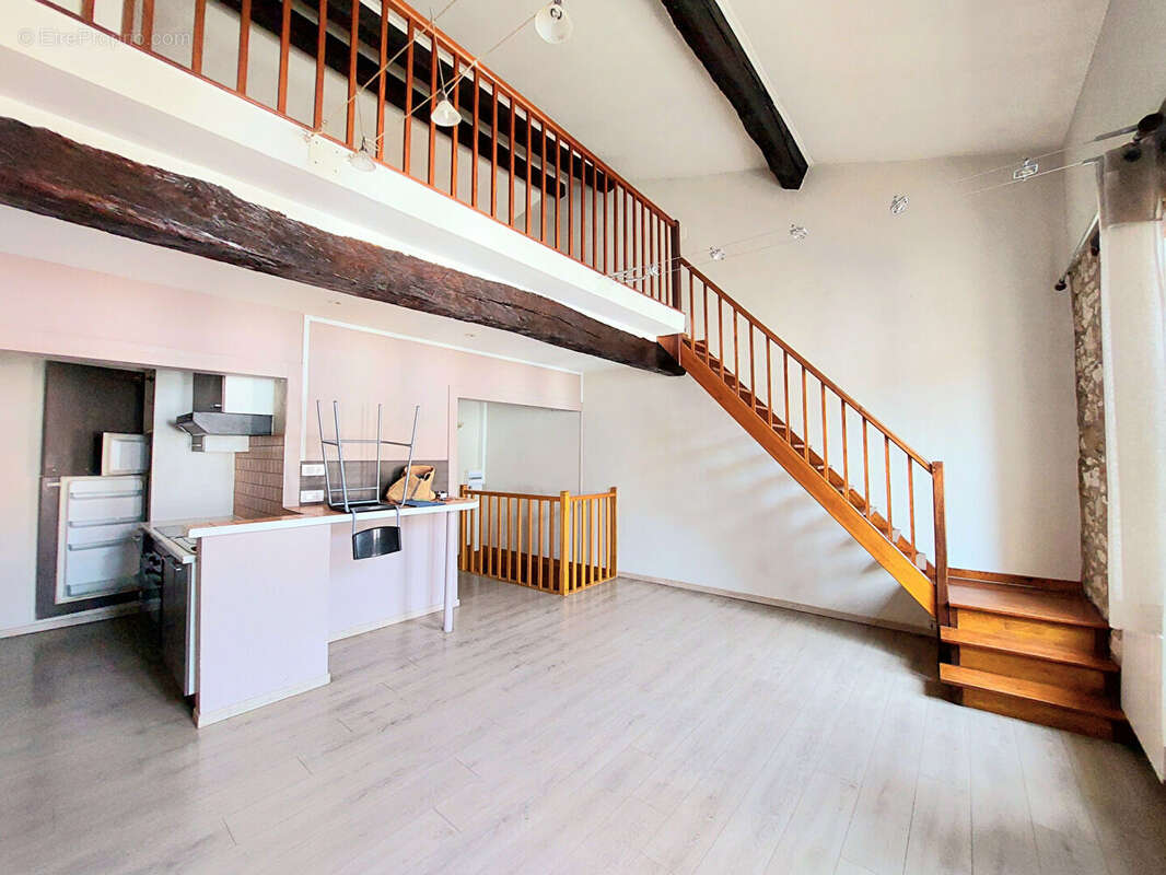 Maison individuelle divisée en 2 appartements rapport locatif secteur Pelloutier - photo 9