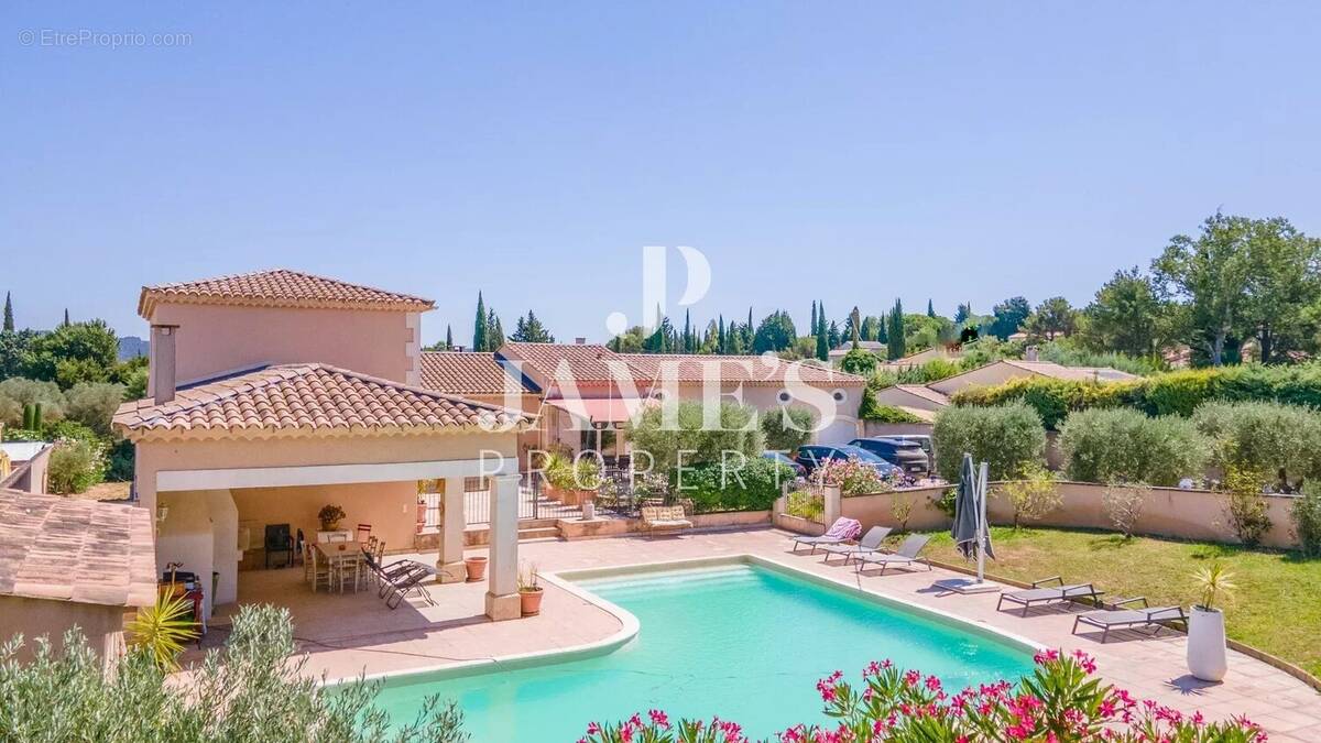 Maison à FONTVIEILLE