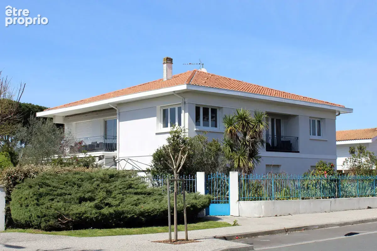 Villa de 308 m2 sur terrain de 1000 m2 avec terrasse- jardin et dependance - ares - photo 8