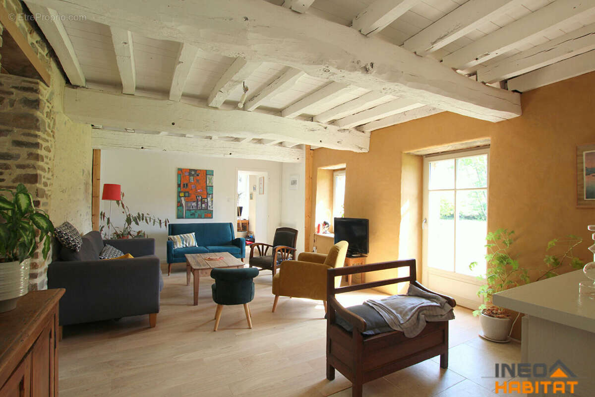 Maison à BOURG-DES-COMPTES