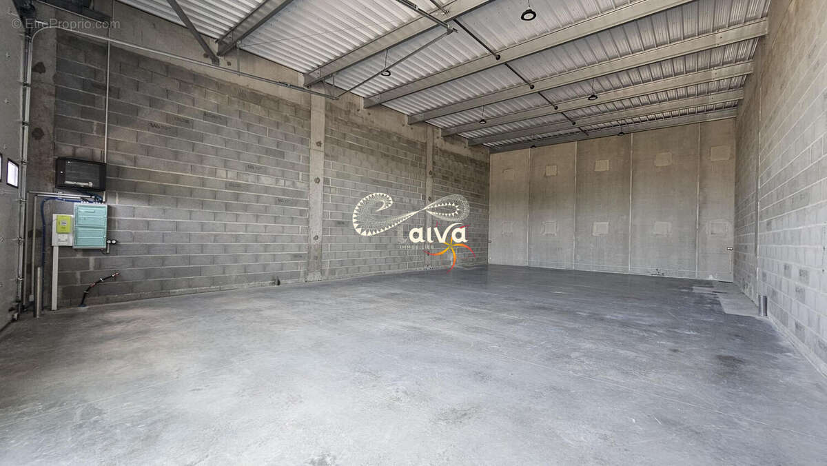Commerce 78 m² à Miniac-Morvan  - photo 2