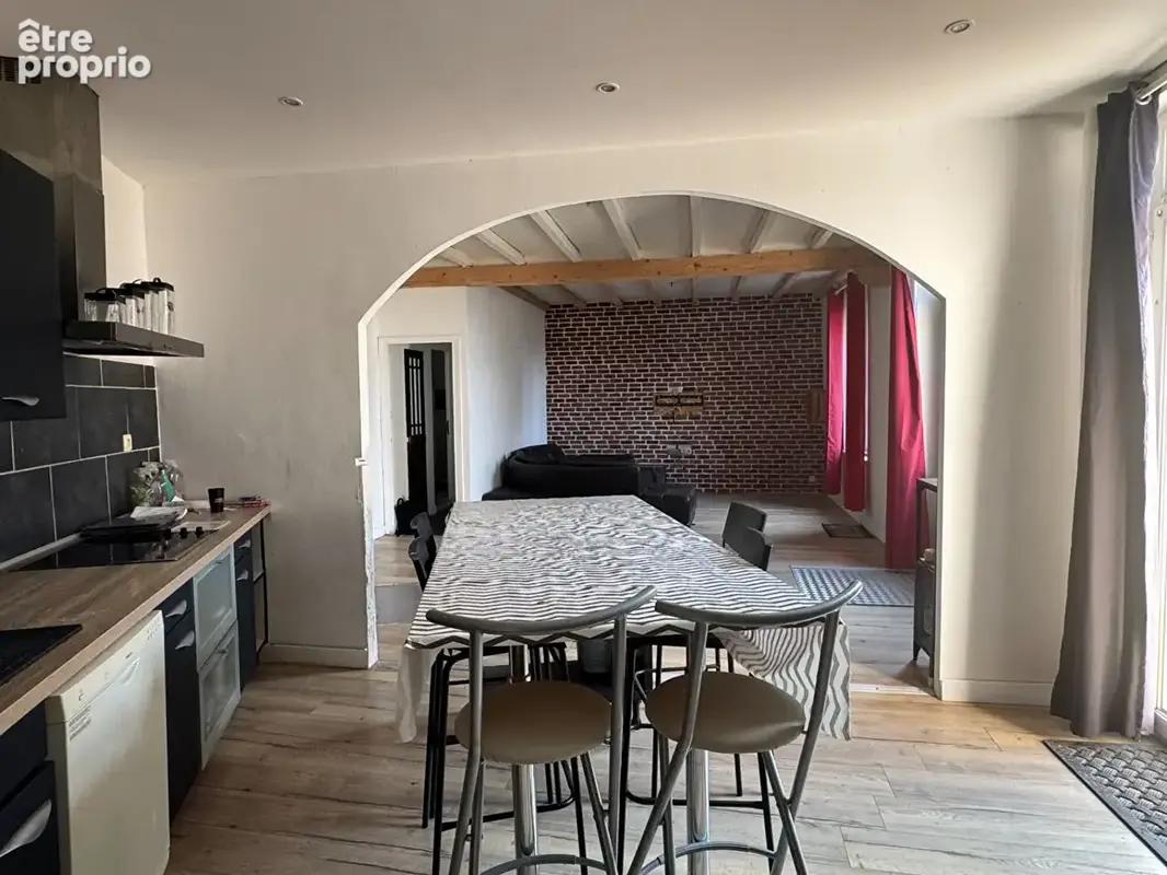 REF PETIT TRAIN5 - Appartement 4 pièces avec terrasse, cours et sous sol. - photo 3