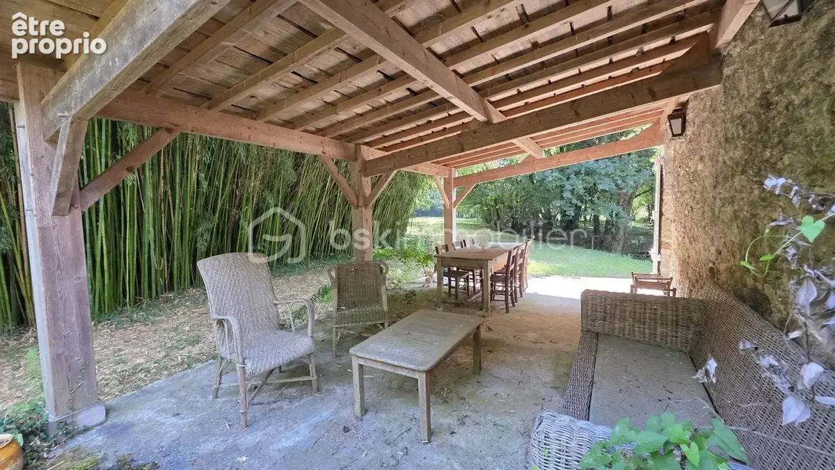 Moulin et dependances -jardin de 4 hectares - photo 9